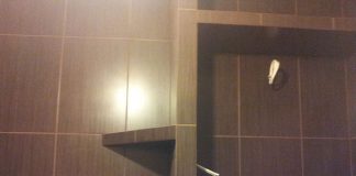 Jak montować półki w glazurze?