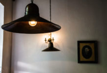 Lampy do salonu – sprawdź najnowsze trendy w wykończeniu wnętrz!