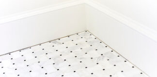 Jak układać płytki marmuropodobne