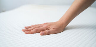 Jak rozwiązać problem z zasypianiem z pomocą salonu Dla Spania