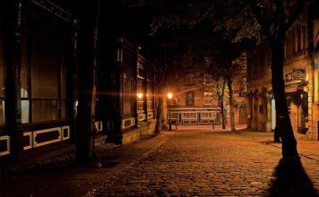 Jak zrobić lampę pająk? Jak zrobić lampę pająk?