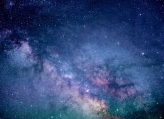 Do czego służy niebieskie światło w latarce?