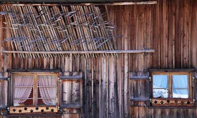 Czy firanka powinna dotykać podłogi? Czy firanka powinna dotykać podłogi?