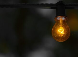 Na co warto zwrócić uwagę wybierając żarówkę?