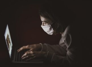 Jaka odległość zasłony od ściany?