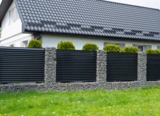 Malowanie ogrodzenia betonowego – jak przygotować płot do malowania i wykonać cały proces? Malowanie ogrodzenia betonowego