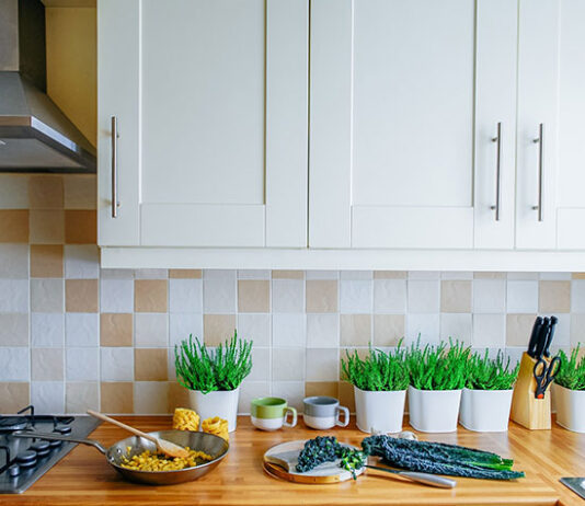 Meble kuchenne na wymiar – jak zaprojektować kuchnię, która będzie funkcjonalna przez lata? Meble kuchenne na wymiar